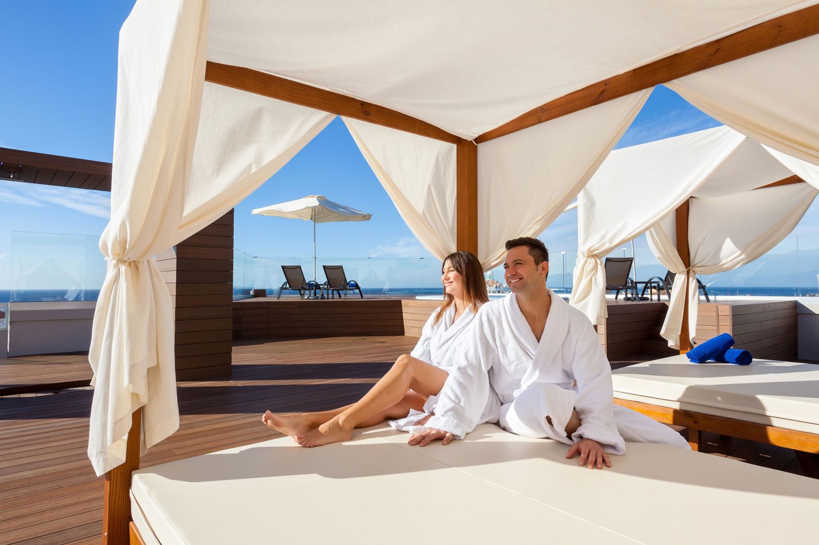 Koppel op ligbedjes Best Tenerife- Tjingo.nl